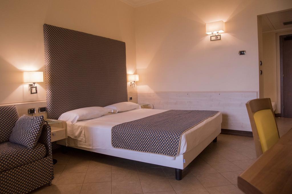 Hotel Resort Lido Degli Aranci Вибо Валентия Екстериор снимка
