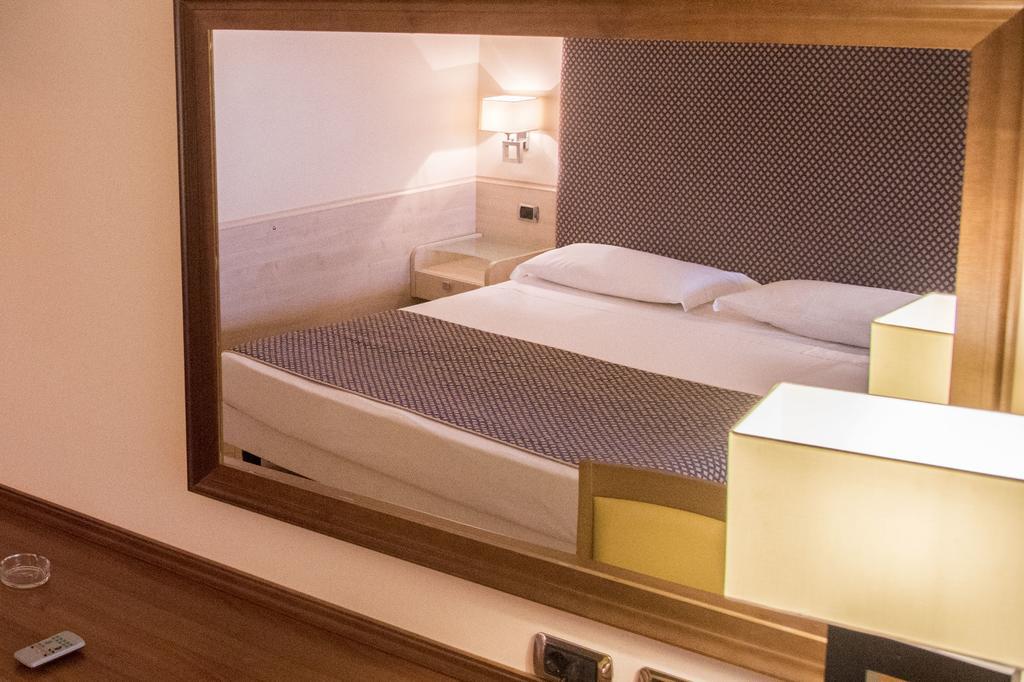 Hotel Resort Lido Degli Aranci Вибо Валентия Стая снимка